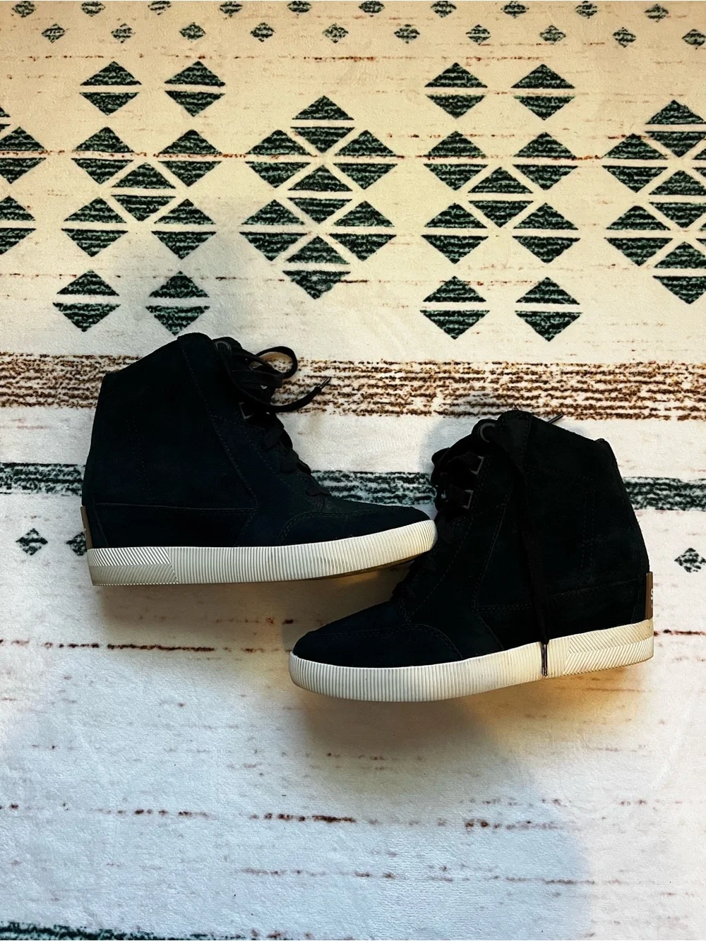 SOREL Out N About Women’s 7.5 Black Suede Lace-Up Ankle Bootie Round Toe